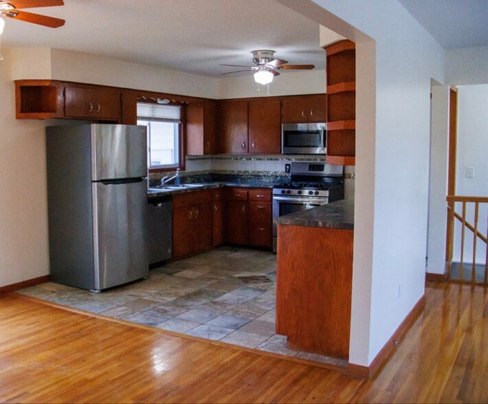 Building Photo - 1932 Carnelian Ln