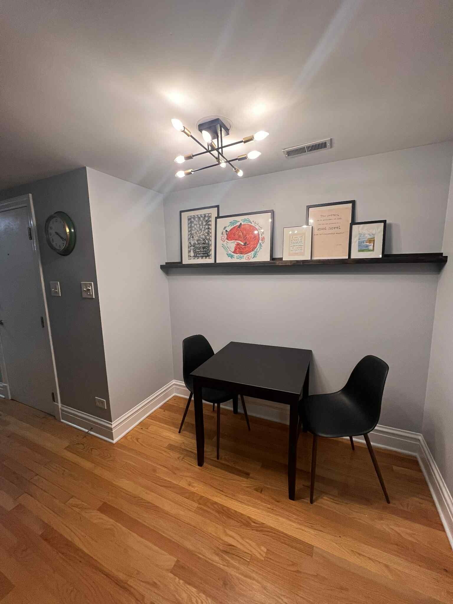 Dining Area - 2833 N Burling St