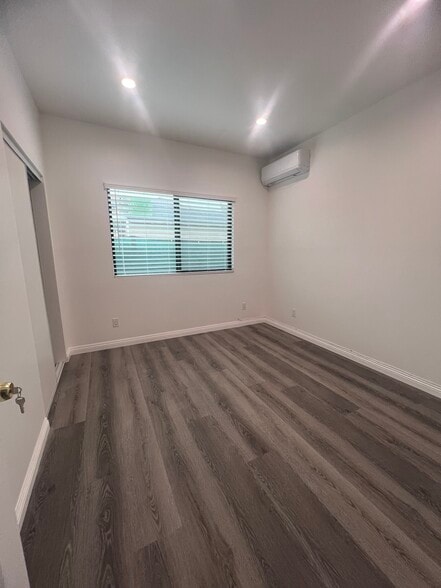 Room 2 - 504 E Newmark Ave