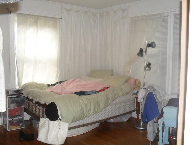 Building Photo - 14 Stockwell St