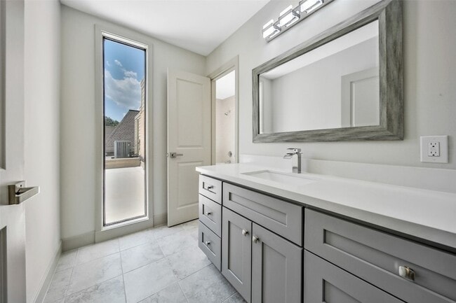 Building Photo - 15607 Memorial Dr