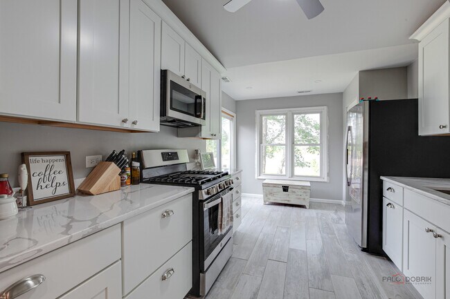 Building Photo - 1254 N Streamwood Ln