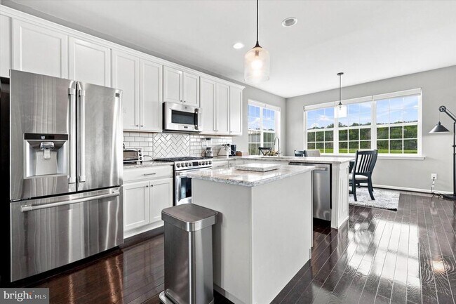 Building Photo - 209 Riding Path Dr
