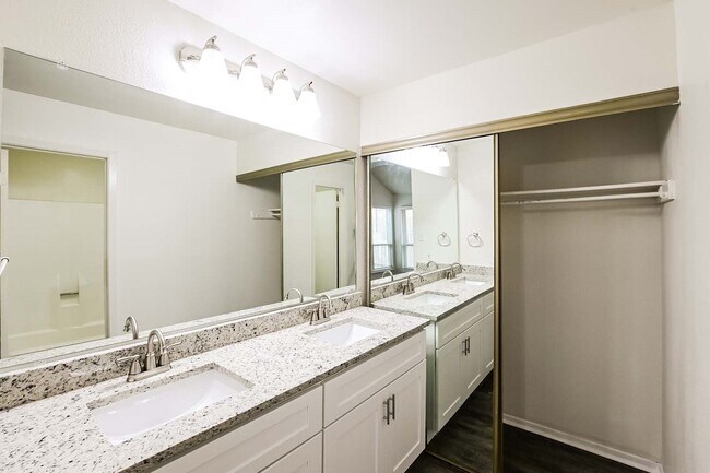 Building Photo - 15610 Cabot Creek Cir