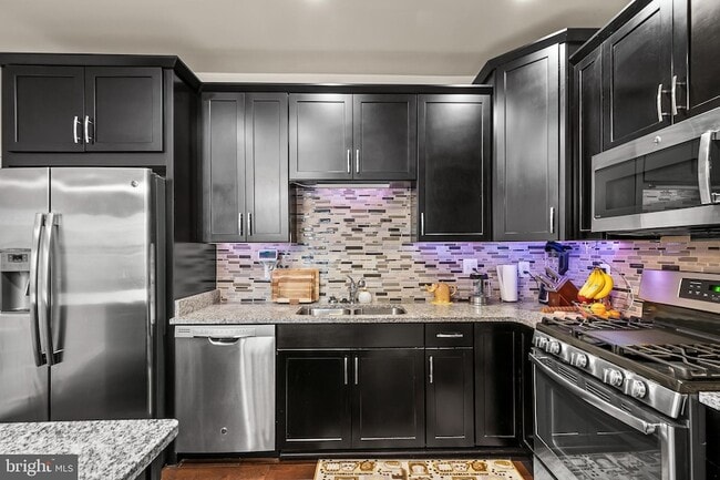 Building Photo - 43151 Wealdstone Terrace