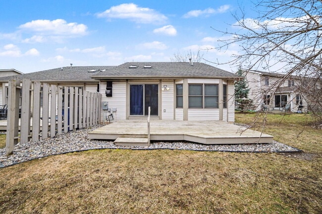 Building Photo - Beautiful 2 Bedroom Duplex Rental with Attached Garage $1700/Month