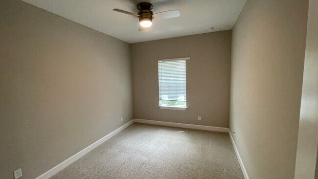 Building Photo - Unfurnished Annual Rental