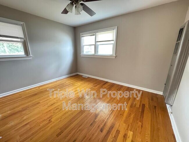 Building Photo - 90 W St Anthony Ln