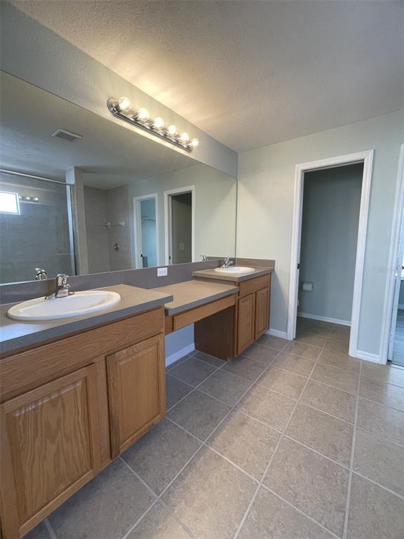 Building Photo - 2827 Suncoast Lakes Blvd