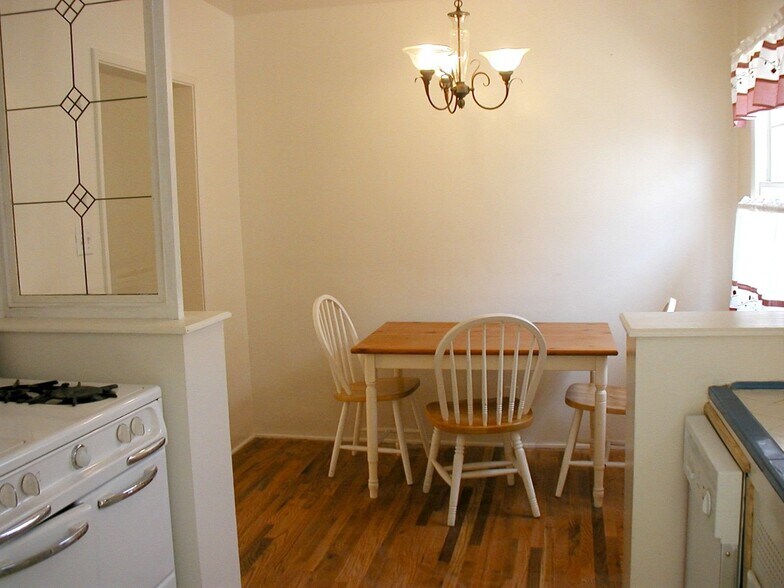 dining area - 3120 Colorado Ave