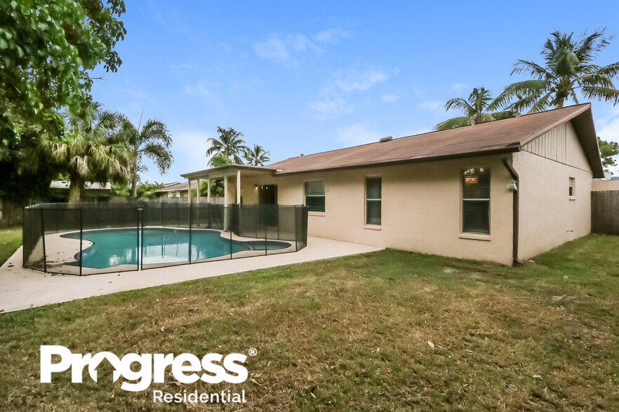 Building Photo - 1162 Fernlea Dr
