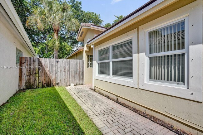 Building Photo - 4161 Sapphire Terrace