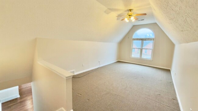 Building Photo - 275 Home Pl