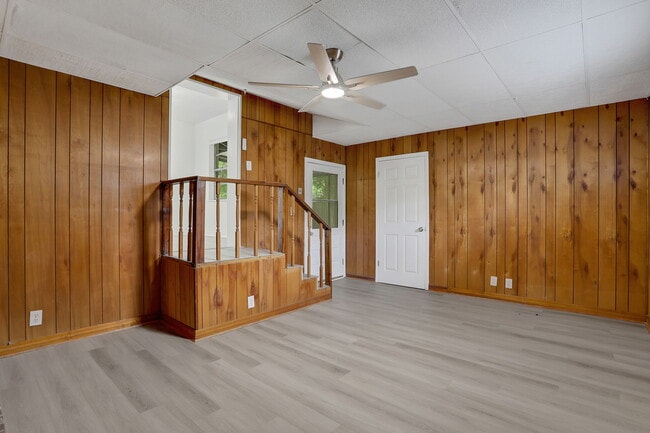 Building Photo - 3923 Tyndale Dr