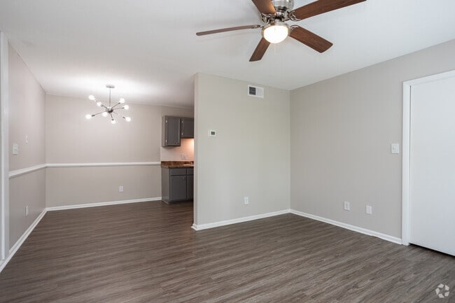 1BR, 1BA - 616SF - Living Area - Oakridge at Haymount