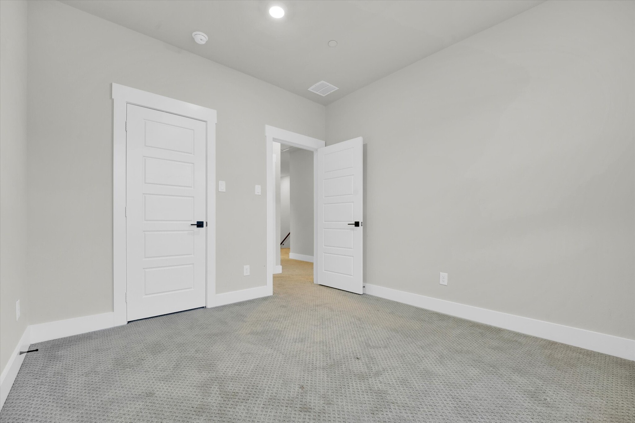 Building Photo - 2610 La Cala Dr