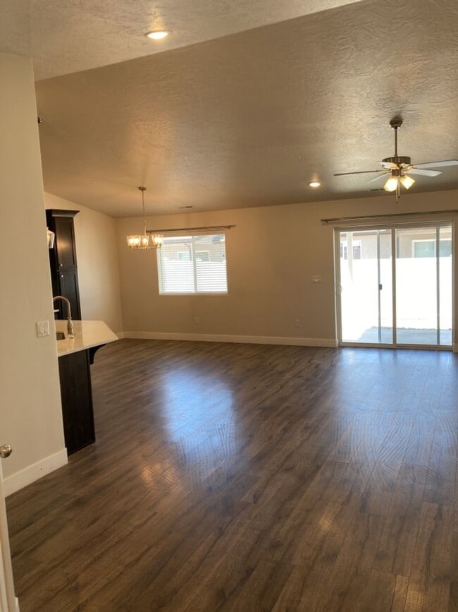 Building Photo - Newer 3 bedroom, 2 bath, one level home in...