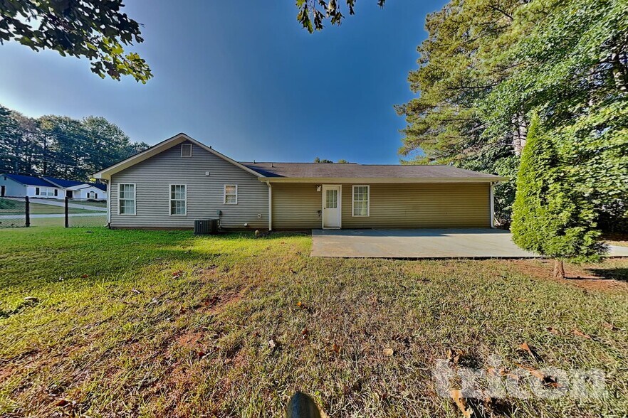 Building Photo - 621 Southern Trace Crossing