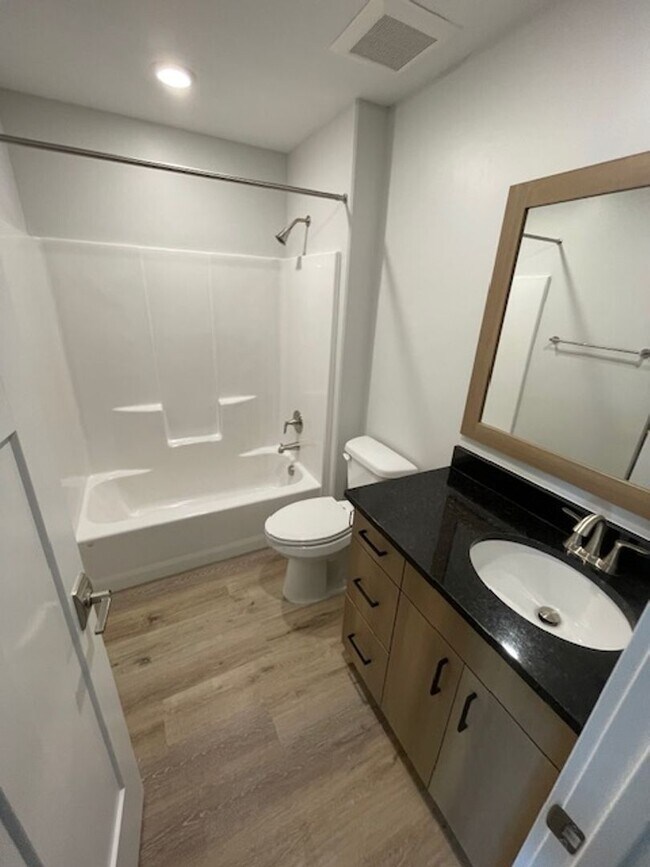 Building Photo - Modern Mountain Rtreat for Rent - Just Min...