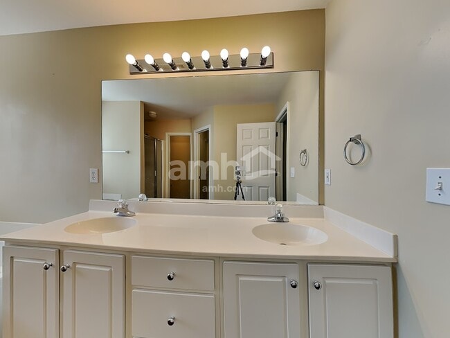 Building Photo - 405 Bedstraw Ct