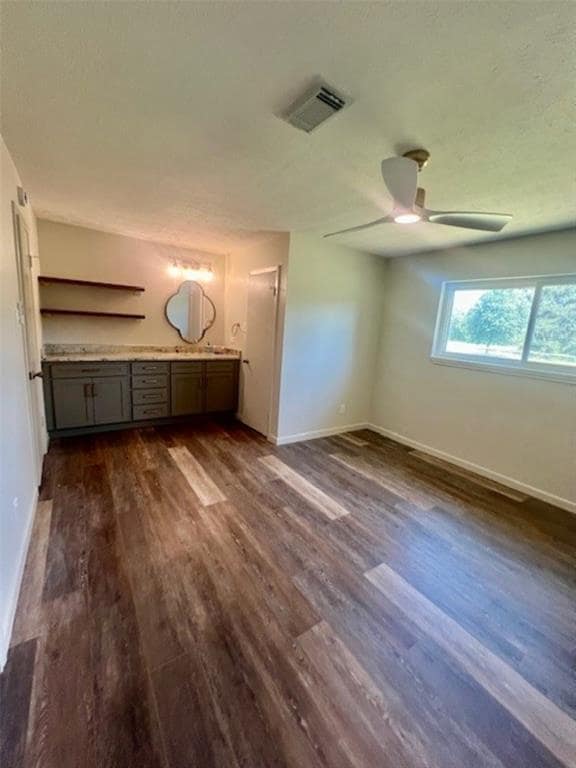 Building Photo - 1140 Valicek Ln
