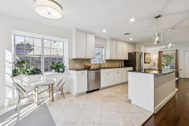 Building Photo - 10525 Castlegate Dr