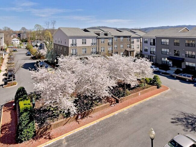 Primary Photo - 765 Walker Sq