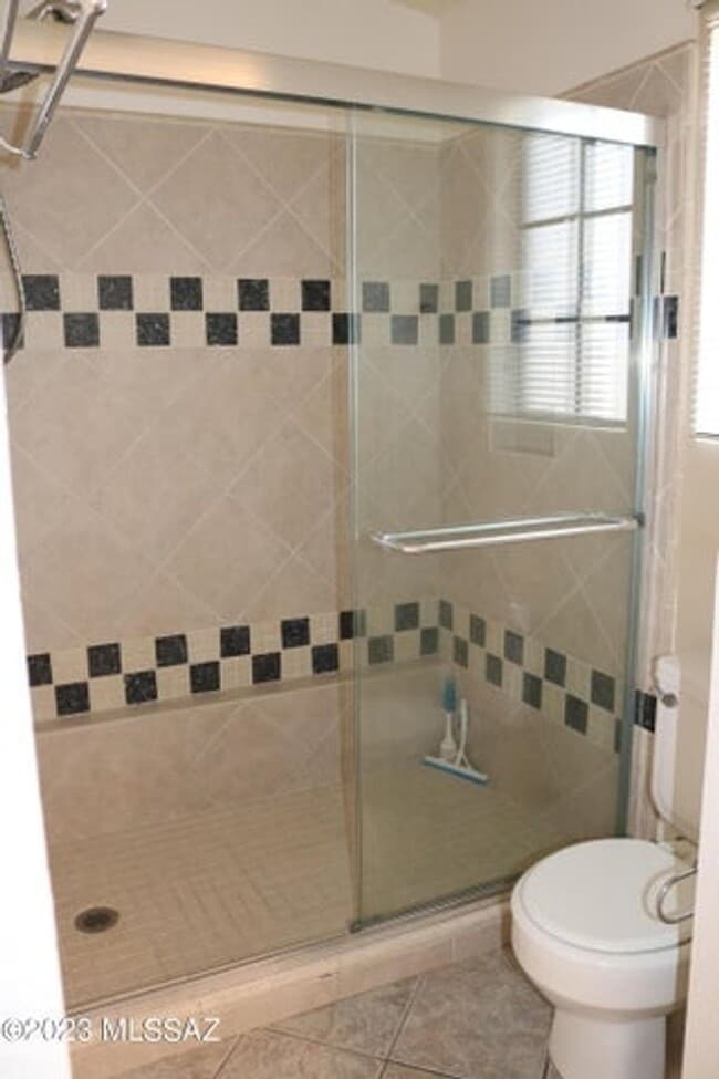 Building Photo - Nestled in a convenient NW neighborhood