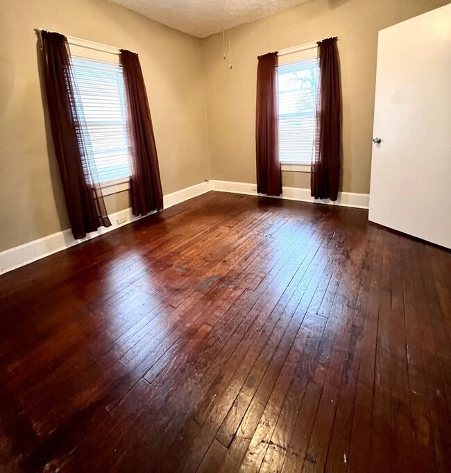 Building Photo - Charming 3-Bedroom Home with Garage & Fenced Yard!