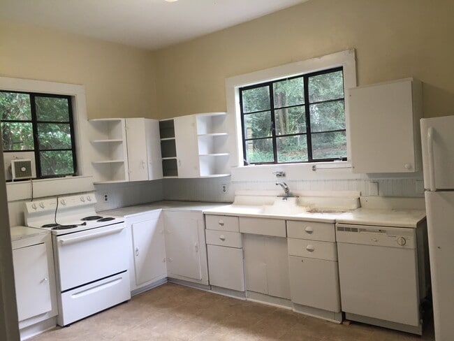 Building Photo - 179 Park Ave