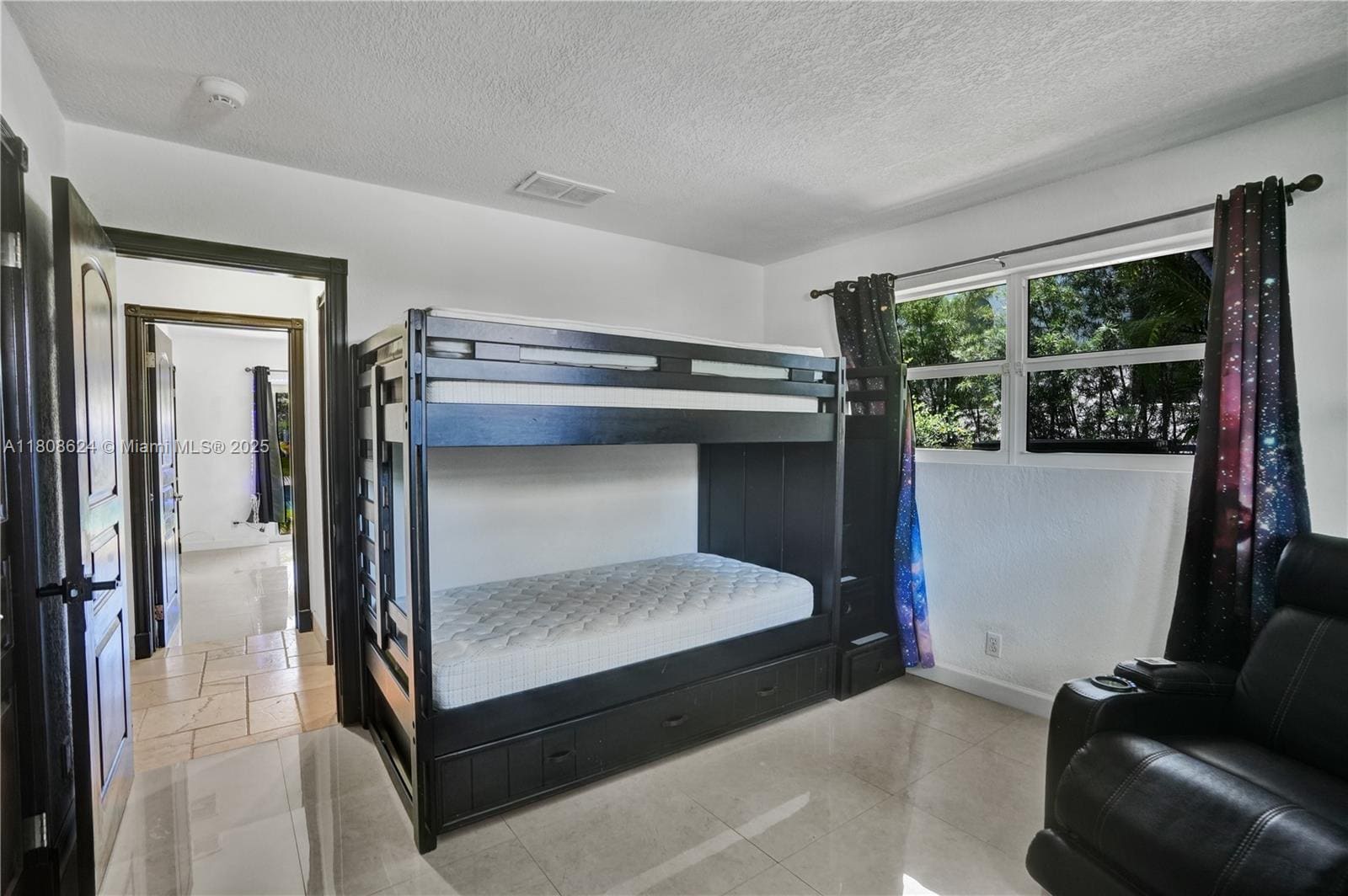 Building Photo - 3100 NE 56th Ct