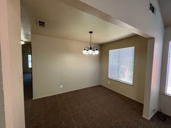 Building Photo - Floyd Ave - Duplex