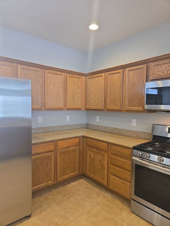 Building Photo - 3-bedroom, 2-bath home located in a cul-de-sac in desirable Anthem Highlands.