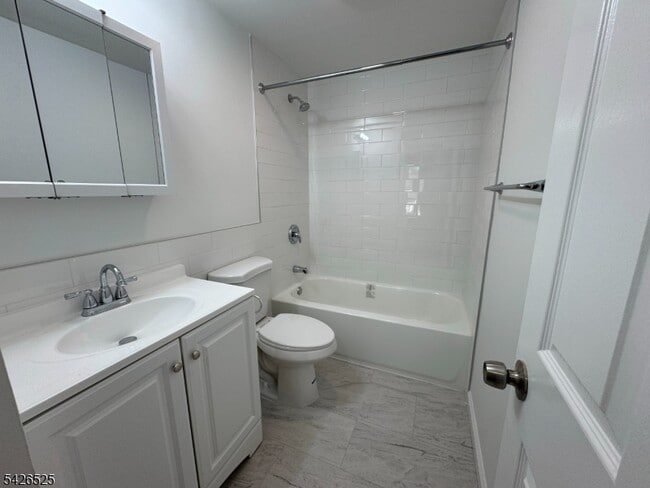 Building Photo - 87 Fairview Ave