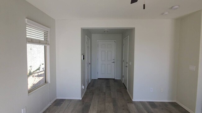 Building Photo - Resort-Style Amenities in Anthem Merrill Ranch!