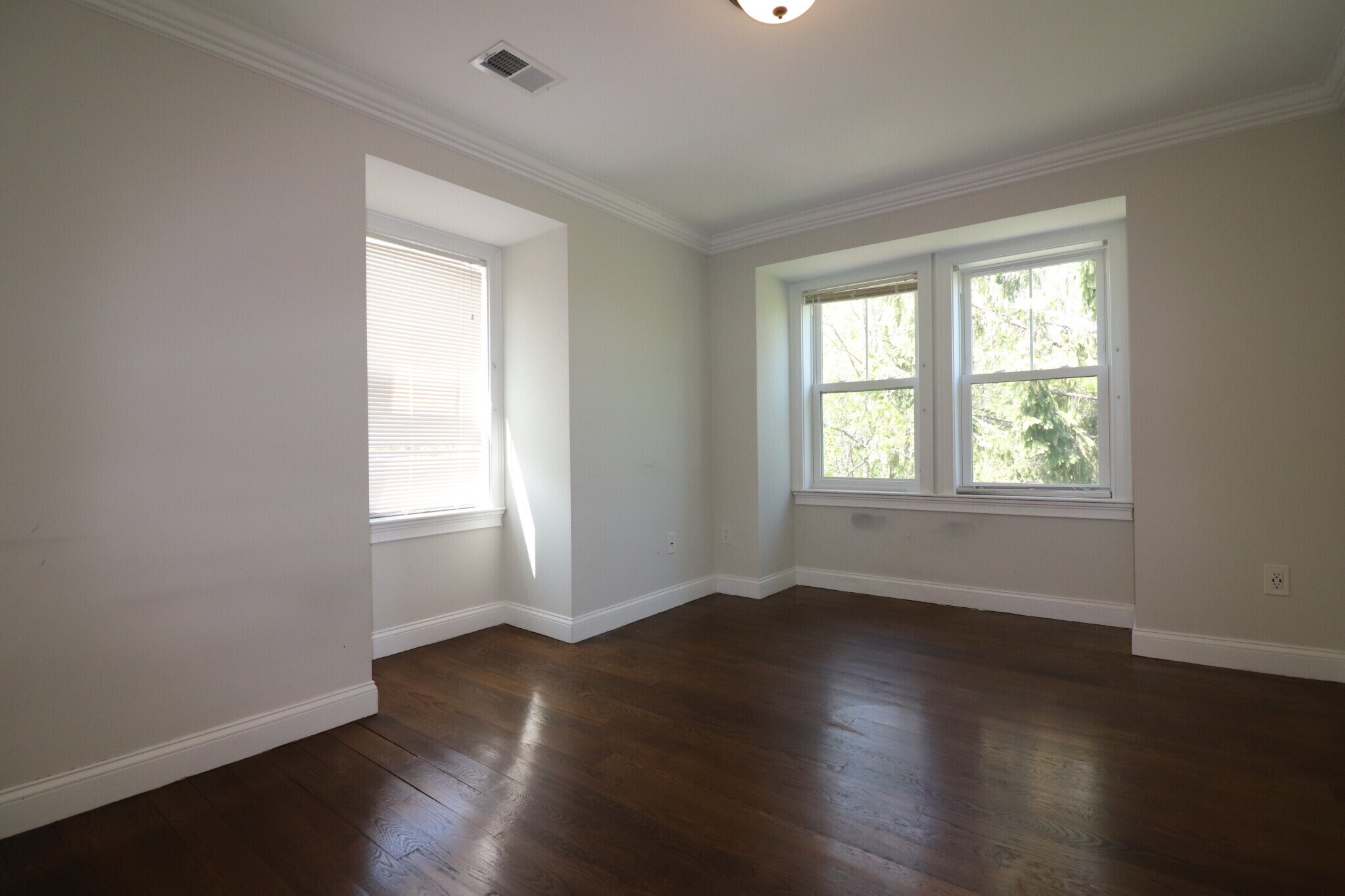 Building Photo - 8 Nira Ave