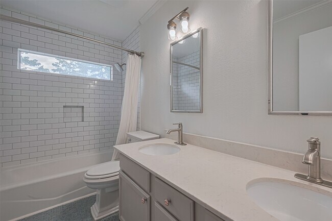 Building Photo - 3 Sandpebble Dr