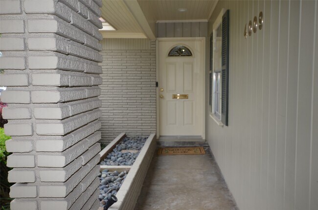 Building Photo - 4009 Nenana Dr
