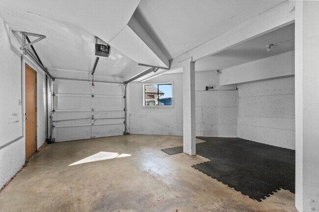 Building Photo - 3Bd/2.5Ba Seattle House