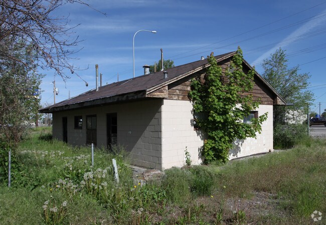 Primary Photo - 3330 S Yellowstone Hwy