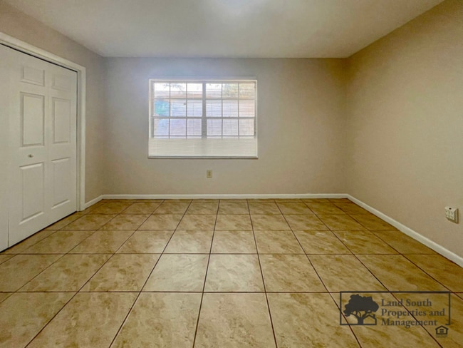 Building Photo - 2628 S Palmeden Dr