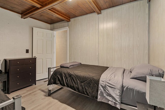 Building Photo - 112 Queenswood Dr