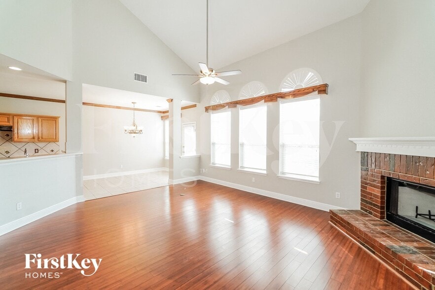 Building Photo - 20930 Pedregoso Ln