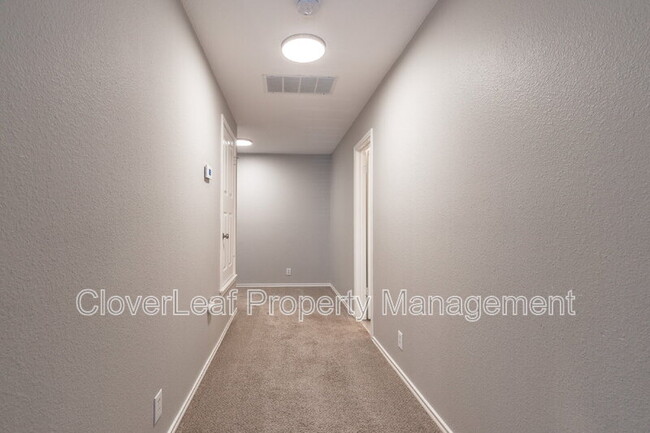 Building Photo - 16615 Raven Glenn