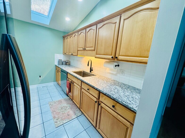 Building Photo - 288 Millside Dr