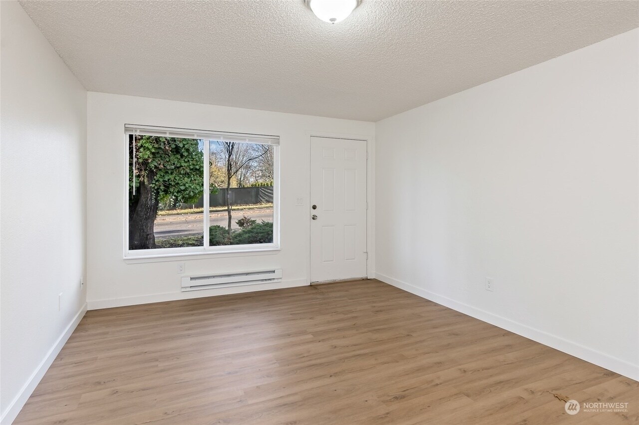 Building Photo - 1521 E 38th St