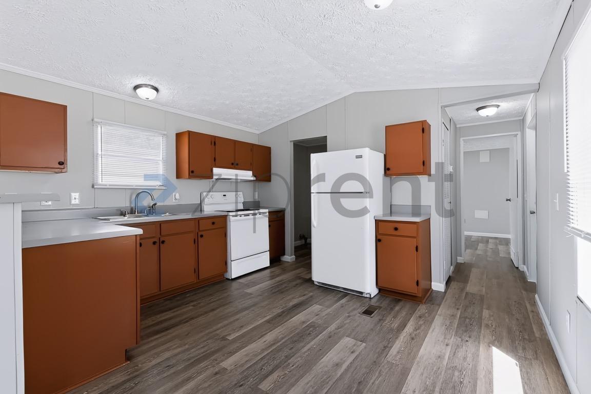 Building Photo - Unit 303