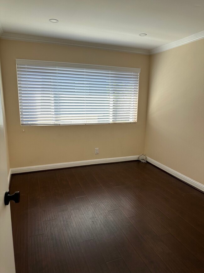 Building Photo - 18550 Hatteras St