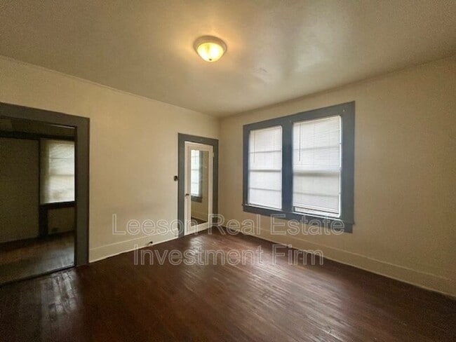 Building Photo - 3022 Lillian St