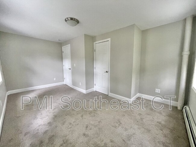 Building Photo - 253 Yantic St